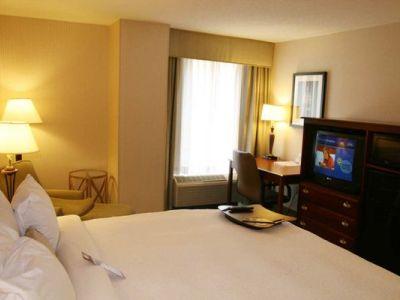 Hampton & Crystal Dca 3* Arlington