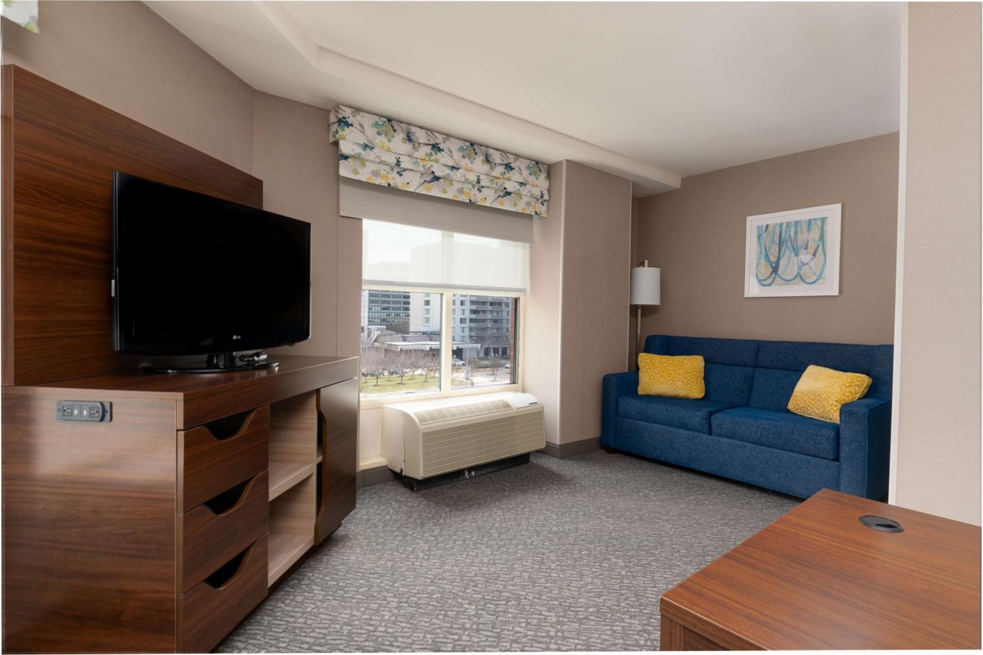 Hampton & Crystal Dca Hotel 3*